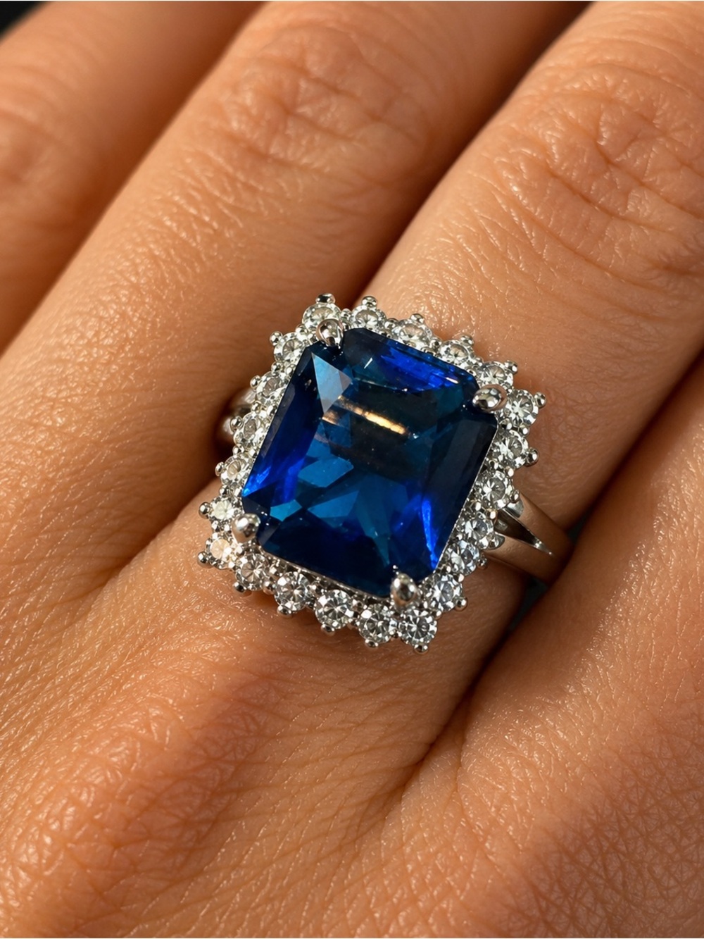 Elegant Blue and Silver Women's Ring